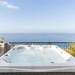 Eucalipto By An Island Villa Funchal (Madeira)