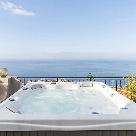Eucalipto By An Island Villa Funchal (Madeira)